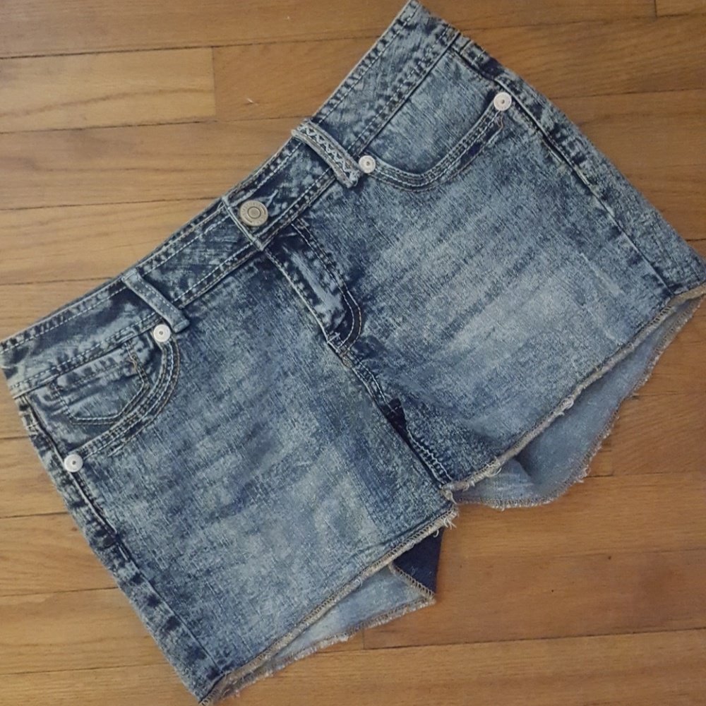 Acid wash denim shorts with stretch